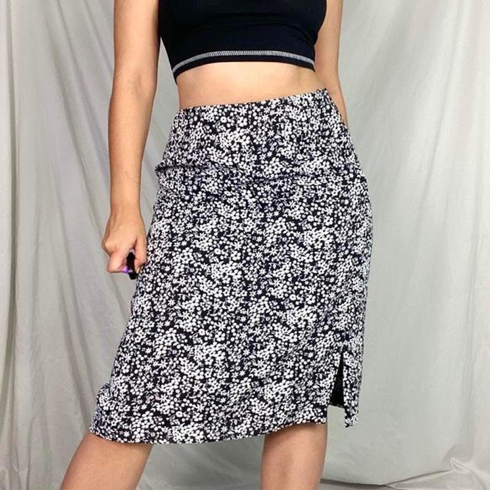 Y2K black and white floral skirt🖤🤍